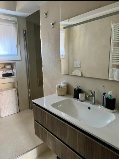 Cozy One Bedroom Apartment In Milano, Brera Kültér fotó